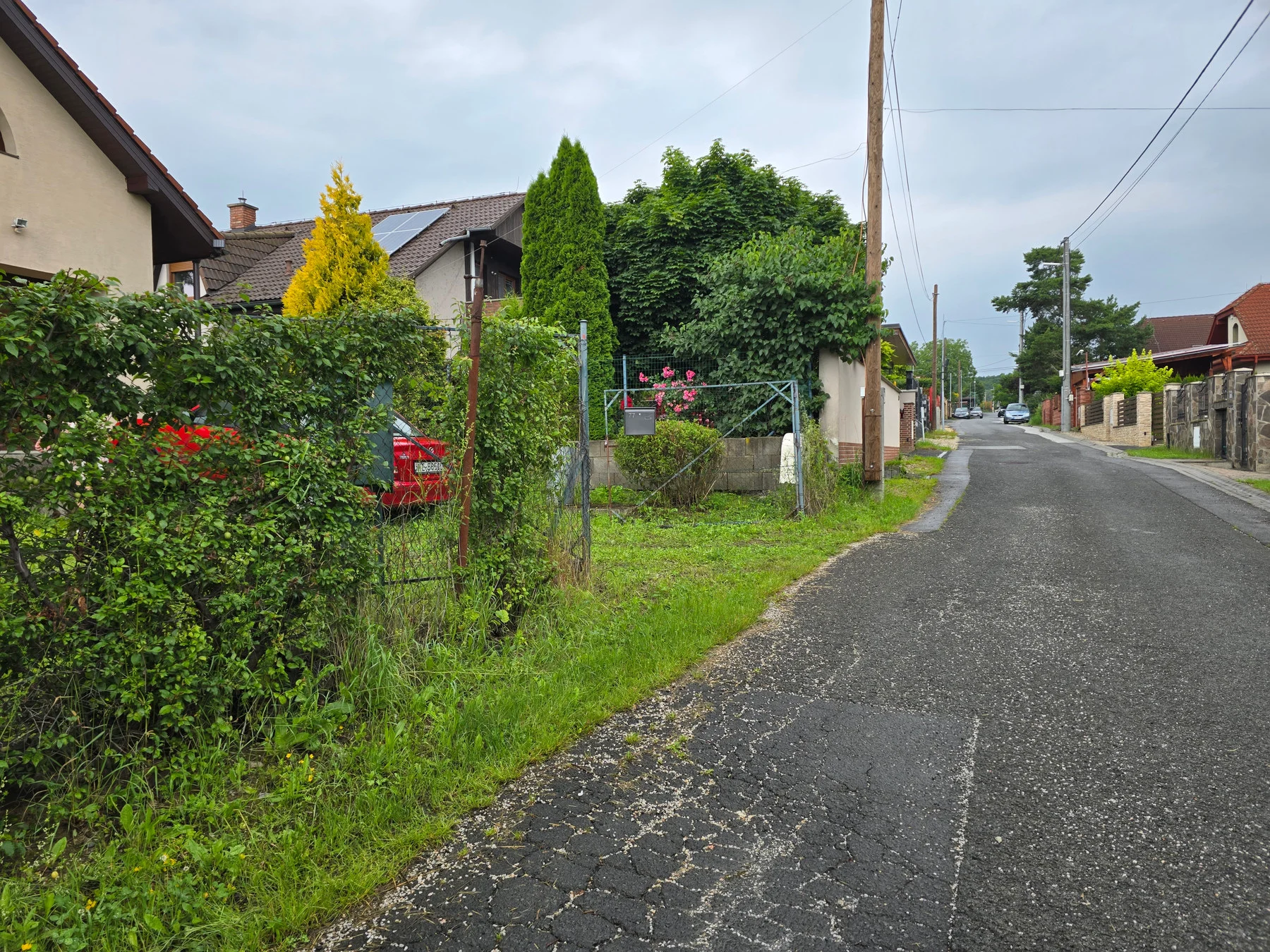 POHĽAD OD ULICE